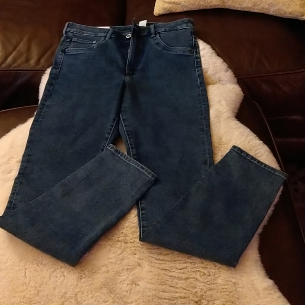 NWOT..Denim jeans (jeggings)